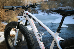 Fatback Skookum fat bike review trail fatbike bluto 120mm suspension-16