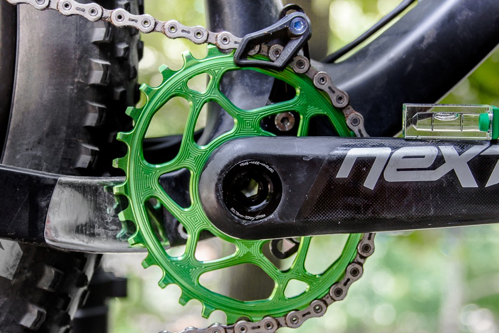 Review: Mashing absoluteBLACK’s oval narrow-wide ring & chainguide – should you switch to oval?