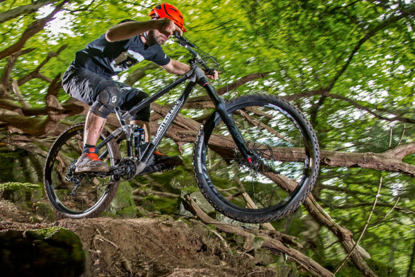 Robot-Bikes_R160_custom-3d-printed-ti-carbon_all-mountain-enduro-trail-mountain-bike_drop-in
