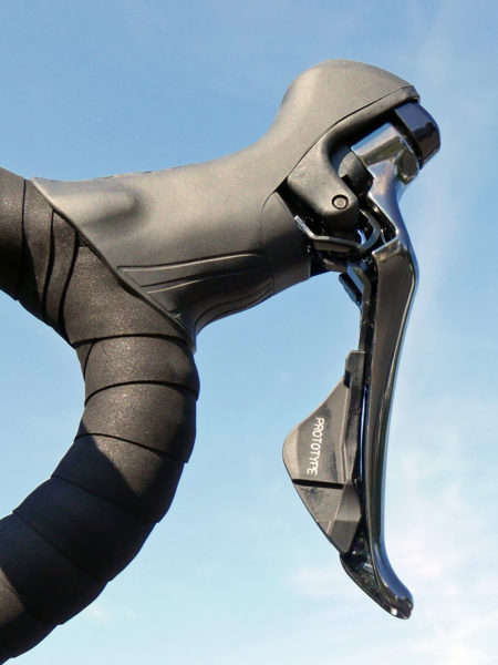 Shimnao_Dura-Ace-R9100_road-component-group_mechanical-lever-inside