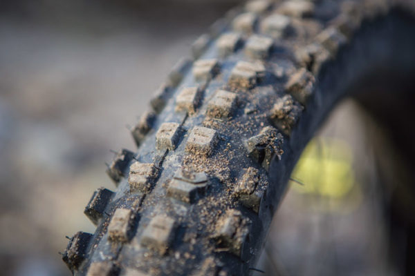 Surly Dirt Wizard 275 x 3 plus tire (3)