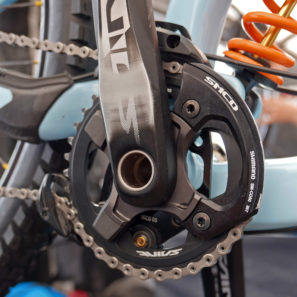 Trek-Session-RSL_Rachel-Atherton-pro-DH-bike_Saint-crank