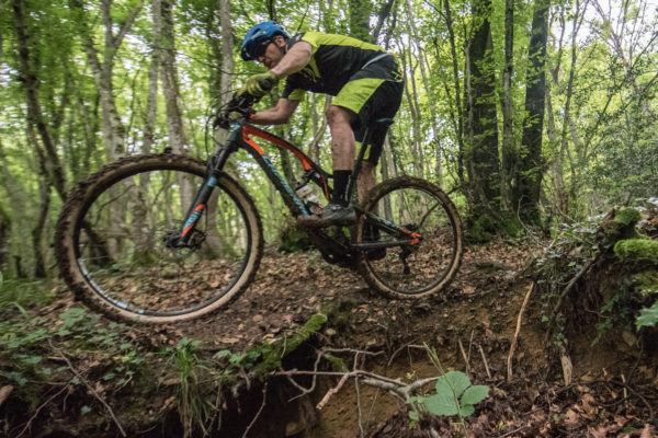 Lapierre-XR-629_carbon-eishock-full-suspension-cross-country-marathon-XC-mountain-bike_photo-by-Manu-Molle_riding-gap