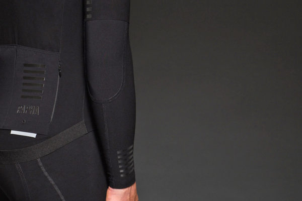 Rapha_Pro-Team-Shadow-wet-weather_arm-warmers_side