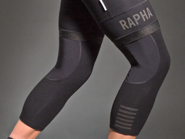 Rapha_Pro-Team-Shadow-wet-weather_knee-warmers_side