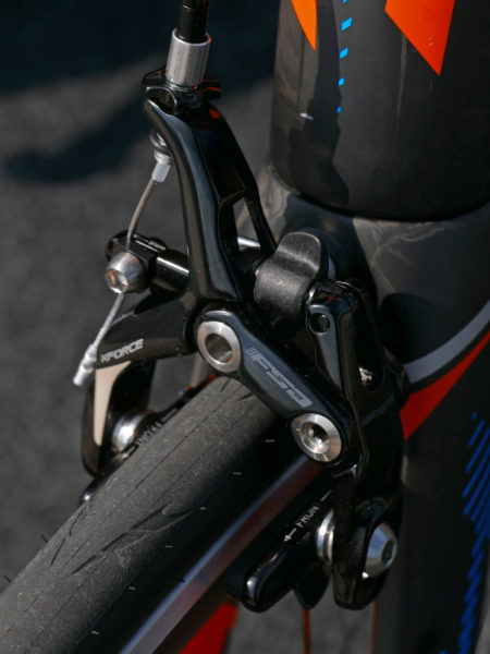 FSA_K-Force-WE_wireless-electronic-road-drivetrain-component-group_dual-pivot-brakes_open