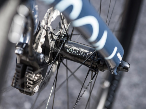 hunt-30carbon-aero-disc-wheels_1338g-carbon-aero-road-disc-brake-wheelset_hub