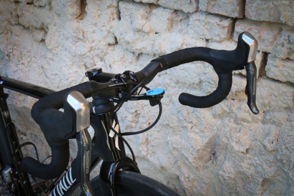 specialized-roubaix-future-shock-headset-2017-endurance-road-bike-36