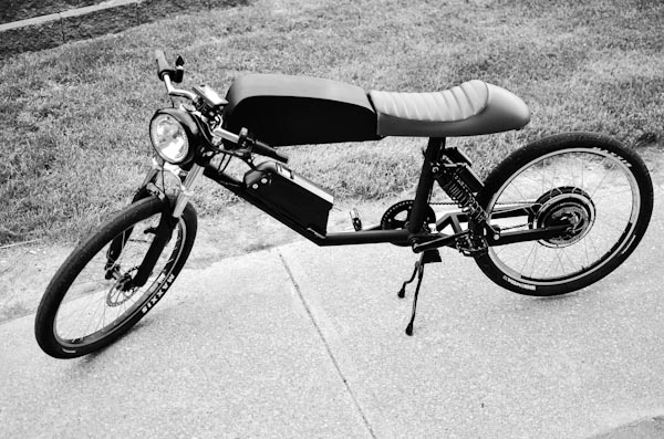 Tempus CR-T1 electric bike, side, b+w