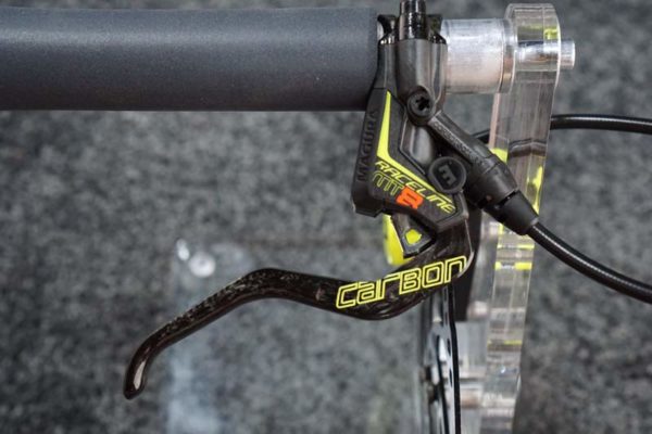 magura-raceline-mt8-flourescent-mtb-disc-brakes01