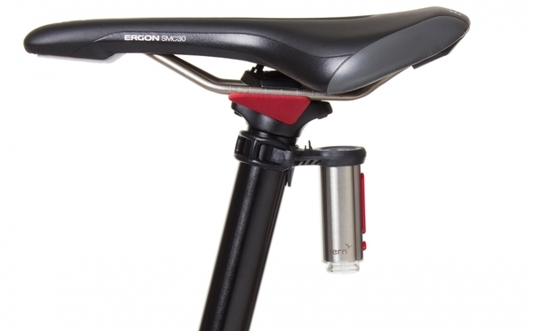 Put yourself in the spotlight with the Vizy tail light by Tern