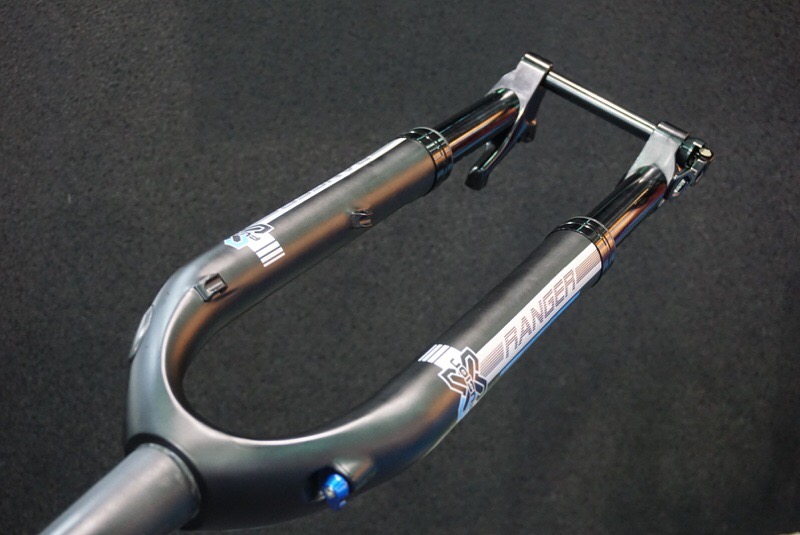 x-fusion ranger gravel bike suspension fork with inverted carbon crown and steerer