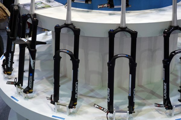 2018 SR Suntour suspension forks get 29er and Boost wheel spacing