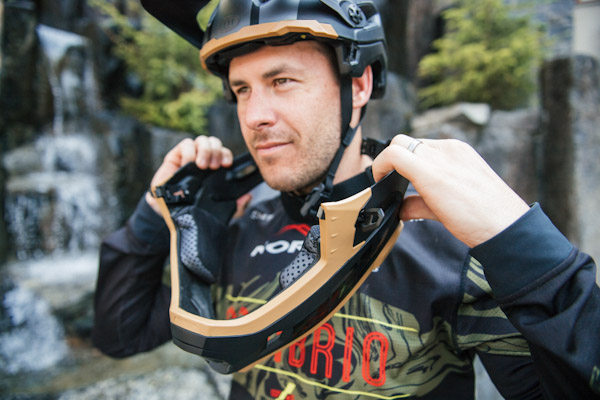 Bell 2018 Super DH, Bryn Atkinson, chin bar removed