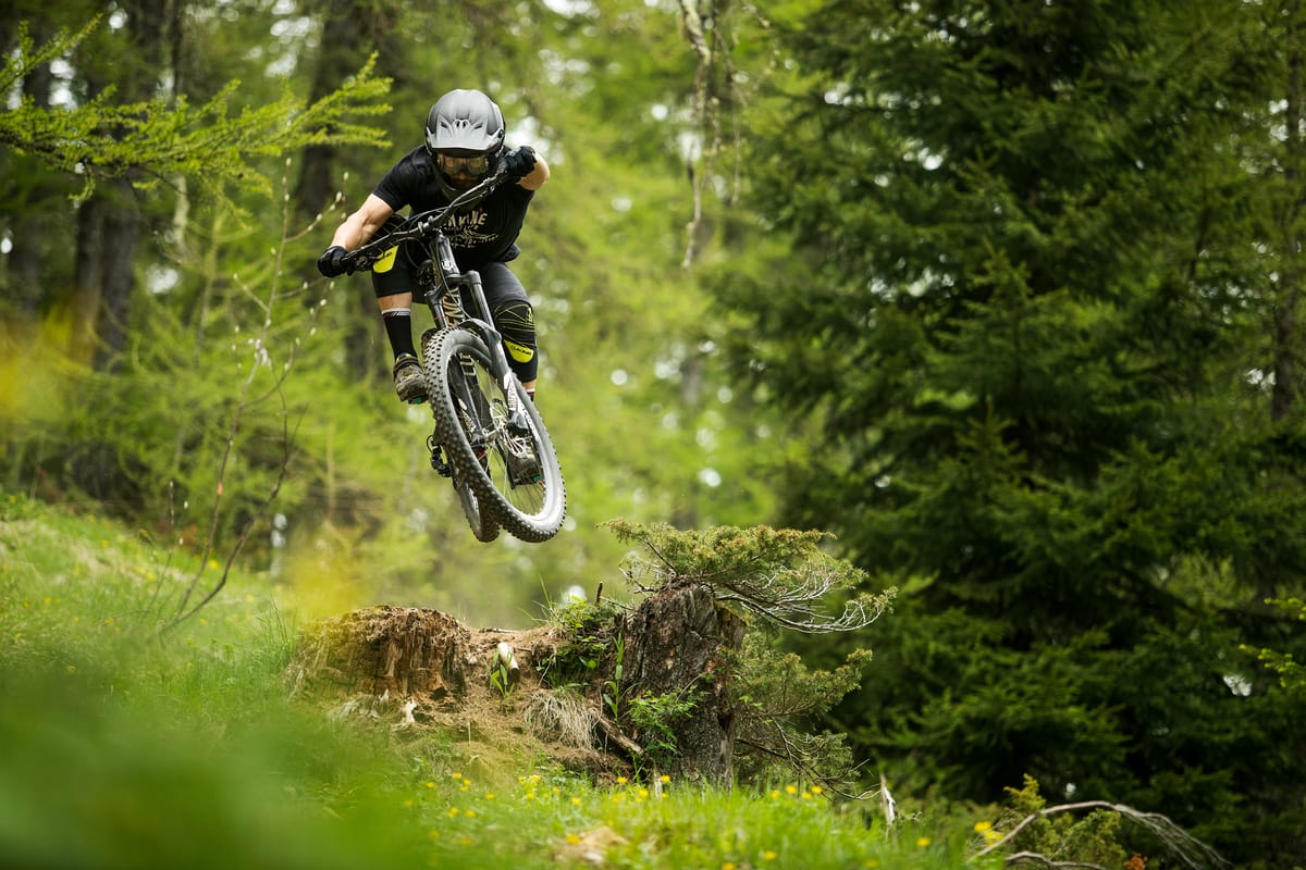 Commencal adds the unique Supreme SX to their all-mountain lineup