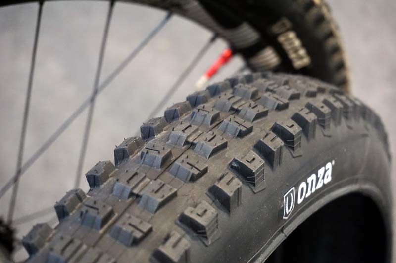 onza aquila aaron gwin tubeless ready folding bead enduro mountain bike tire