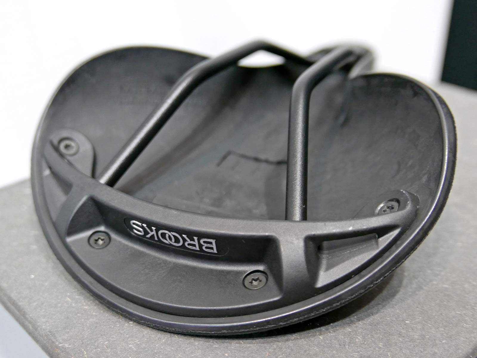 Brooks Cambium All Weather natural rubber & nylon fiber vulcanized weatherproof urban commuter saddles saddle bag loops