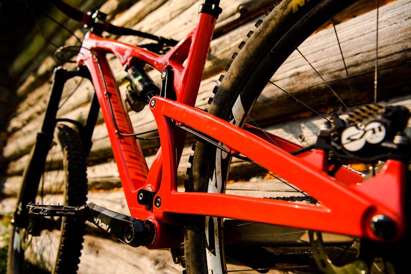 Diamondback Release Carbon 5c, rear angle