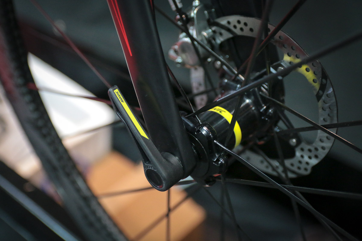 IB17: Van Dessel upgrades all the things with WTF Limited, SpeedRelease forks and frames, Country Bob, more