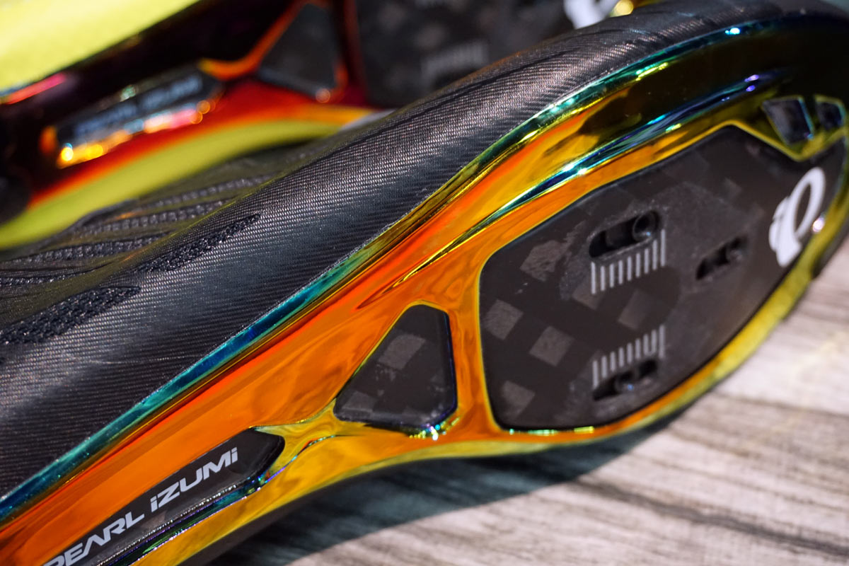 IB17: Pearl Izumi shines up new road shoes, upgrades MTB shoes, plus tons of new kits