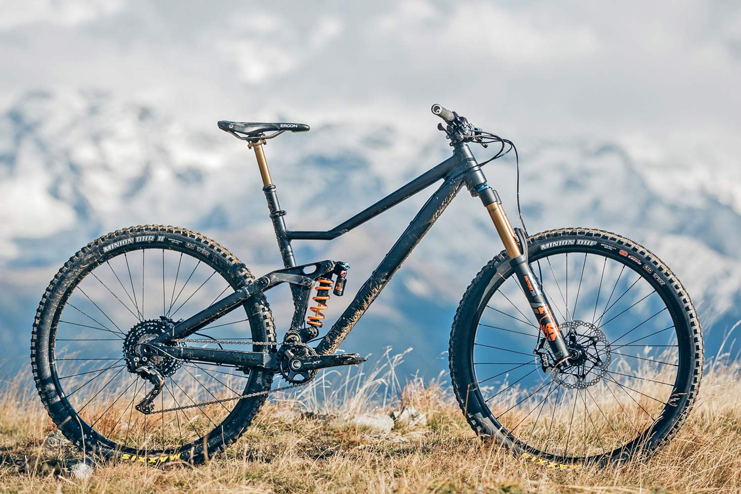 raaw madonna 160mm enduro bike proportional length chainstays