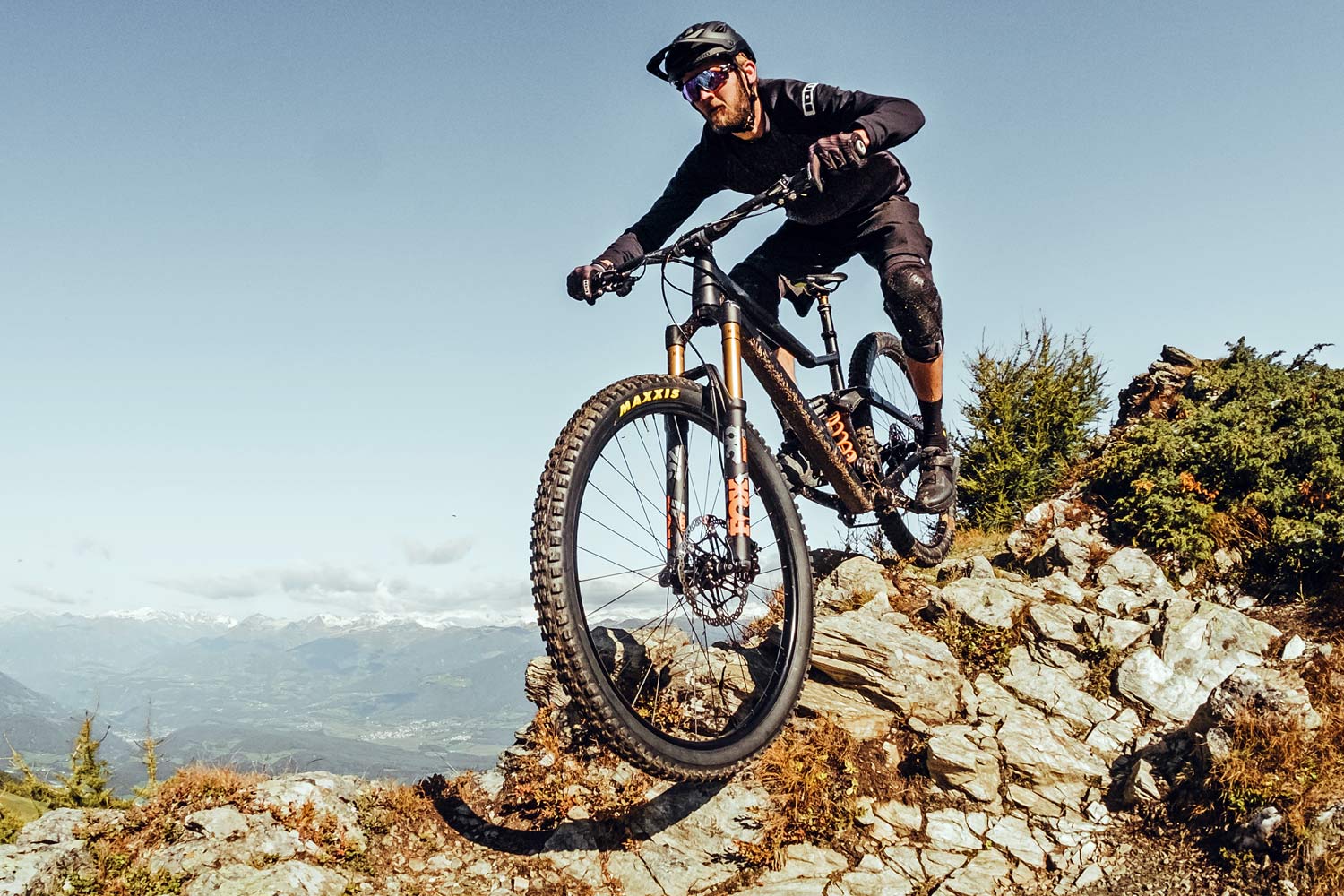 Raaw Madonna 160mm aluminum 29er trail enduro mountain bike riding
