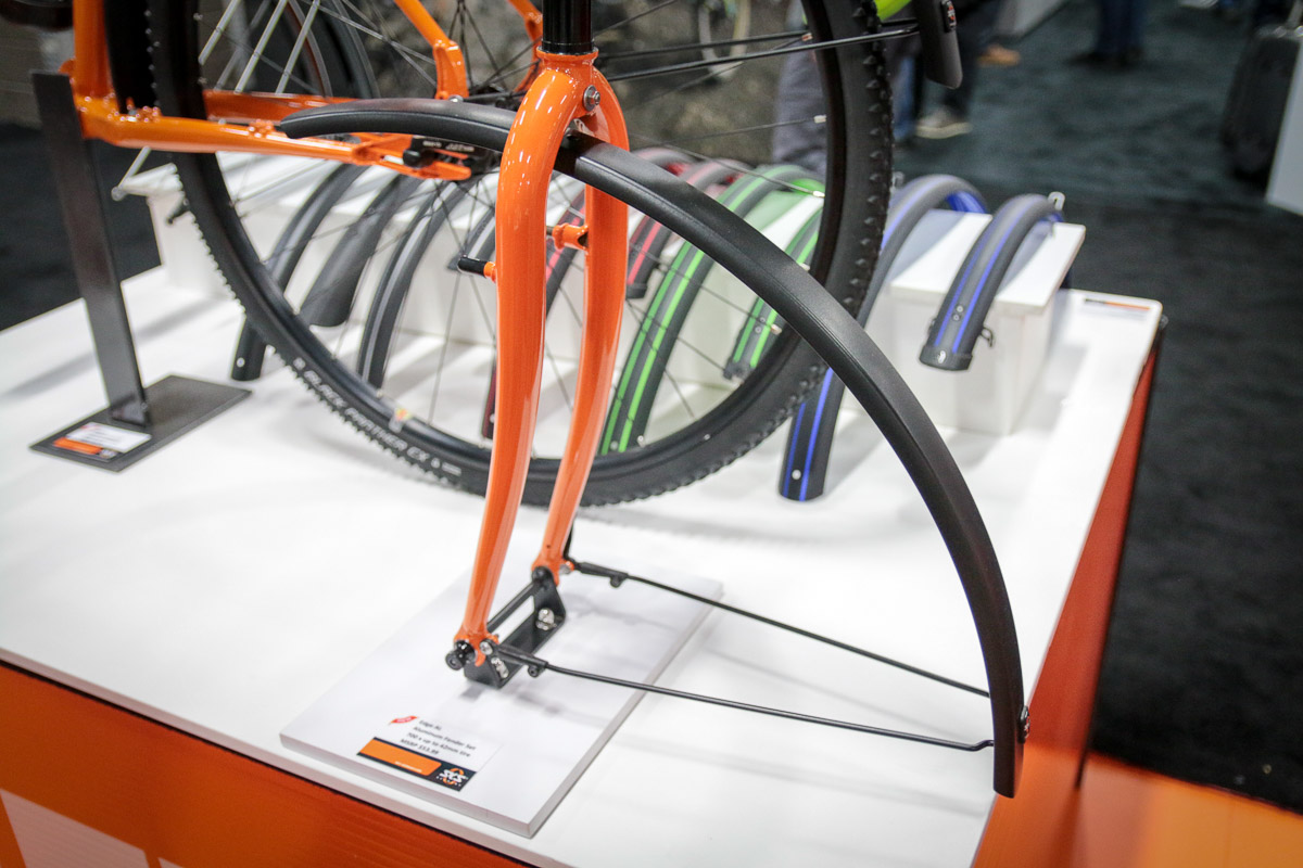 IB17: SKS Monkey Link collaboration could revolutionize light and fender mounts, plus new SKS liquids, and more