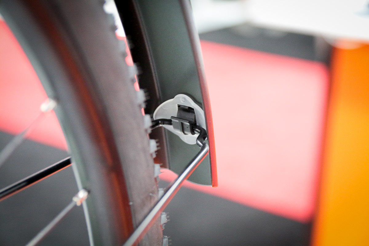 IB17: SKS Monkey Link collaboration could revolutionize light and fender mounts, plus new SKS liquids, and more