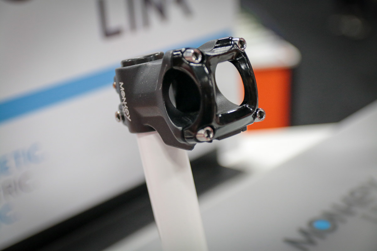 IB17: SKS Monkey Link collaboration could revolutionize light and fender mounts, plus new SKS liquids, and more