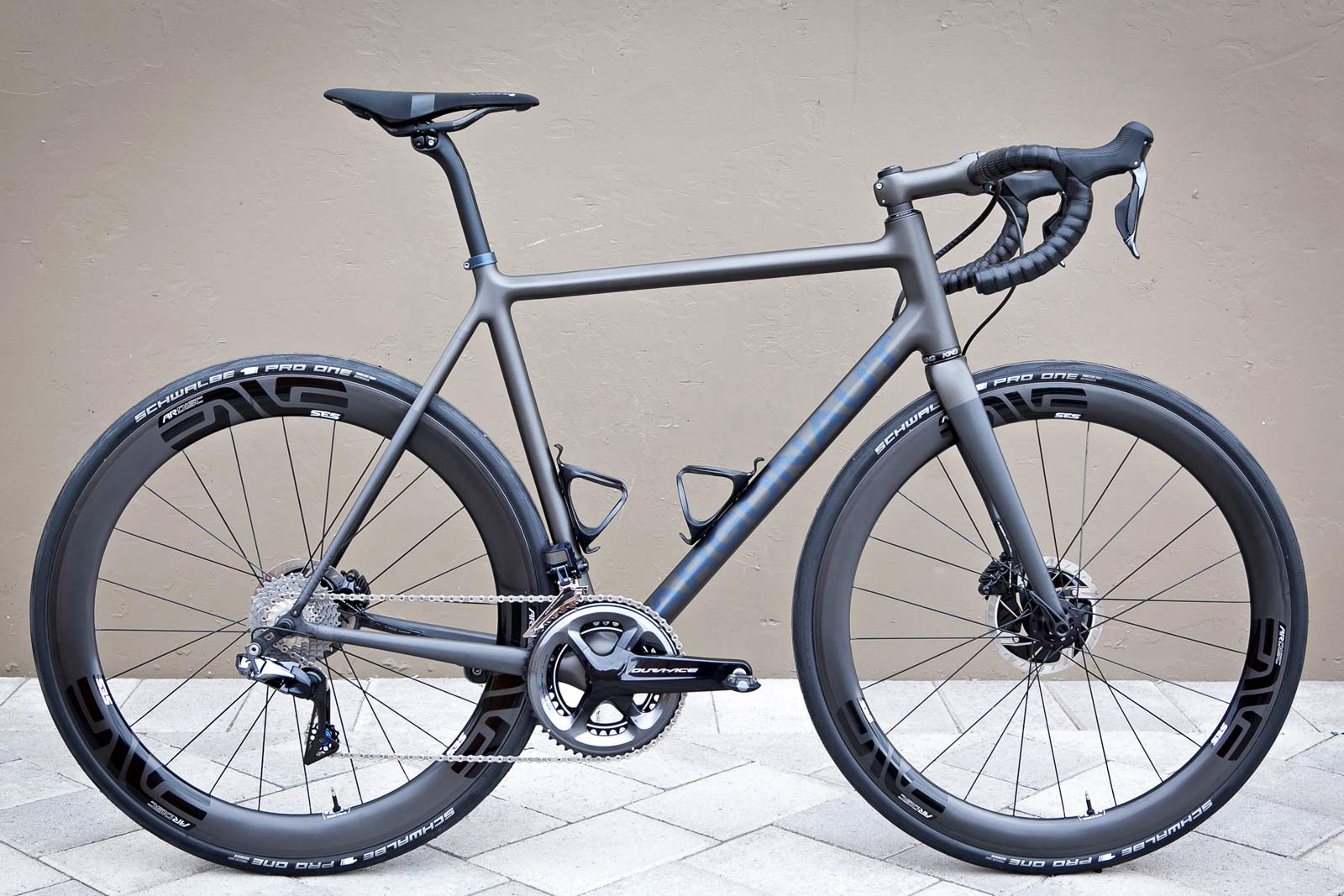 argonaut disc road bike thru-axle wheels