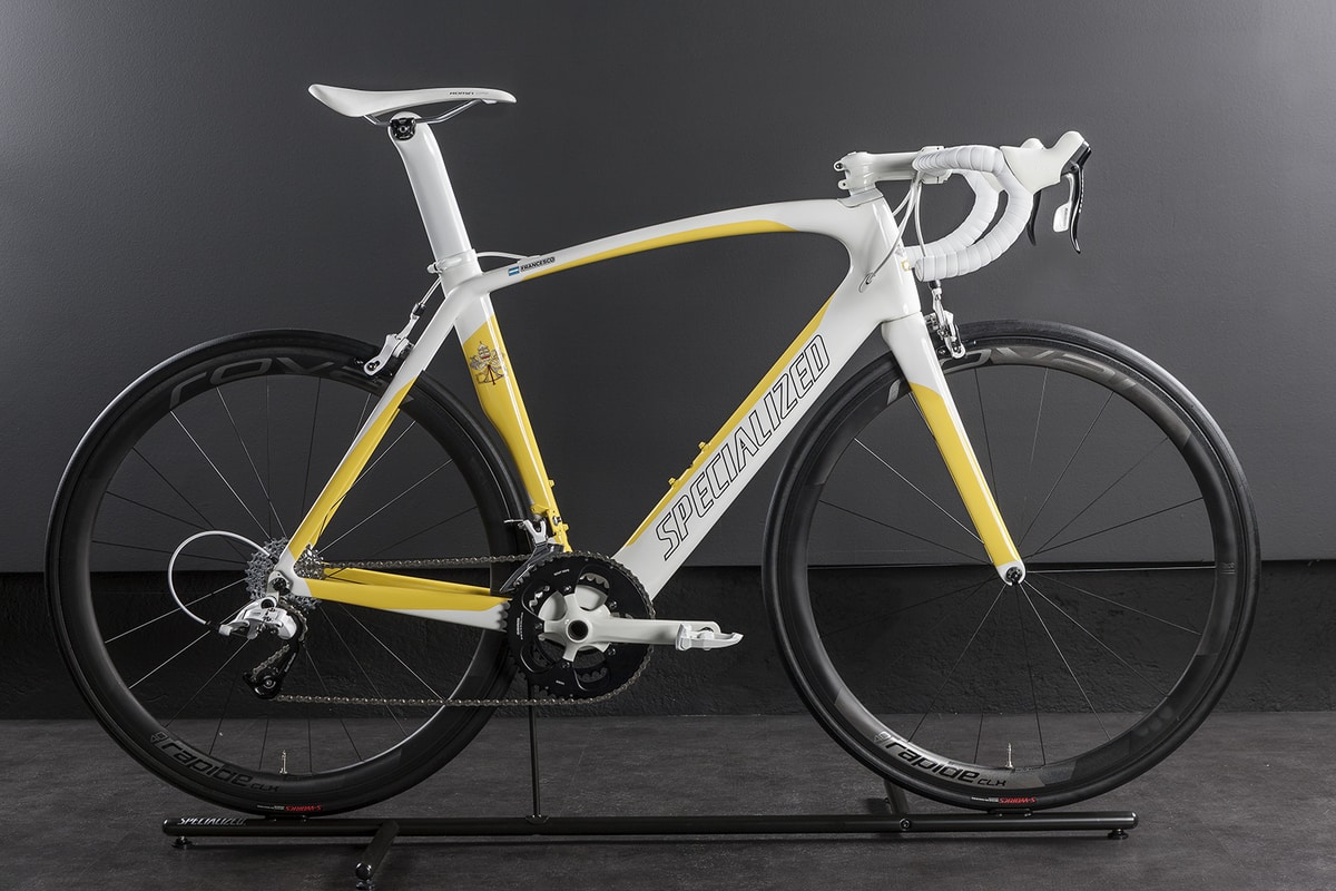 Closeup: Pope Francis’ custom Specialized Venge road bike is one helluva holy roller