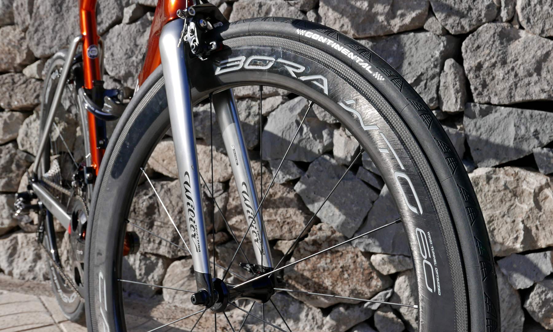 Campagnolo Bora WTO carbon tubeless aerodynamic wind tunnel optimized aero wheels Bora 60 WTO Wilier front wheel