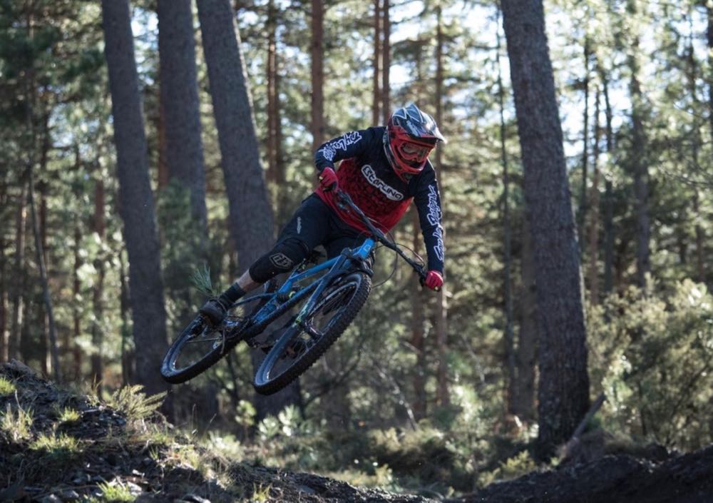 Starling Cycles is now taking orders for their Taiwanese made Murmer 29 steel full suspension bike.