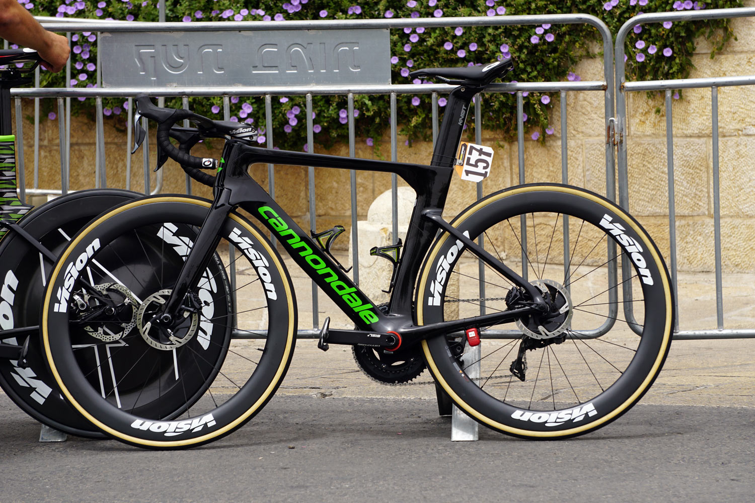 prototype cannondale aero disc brake road bike spotted at 2018 giro d-italia under Drapac pro cycling team
