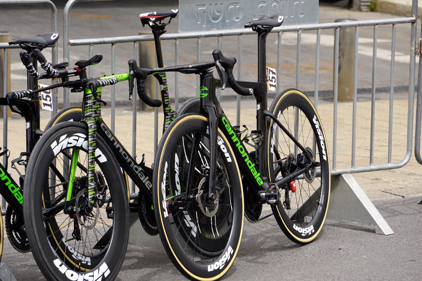 prototype cannondale aero disc brake road bike spotted at 2018 giro d-italia under Drapac pro cycling team