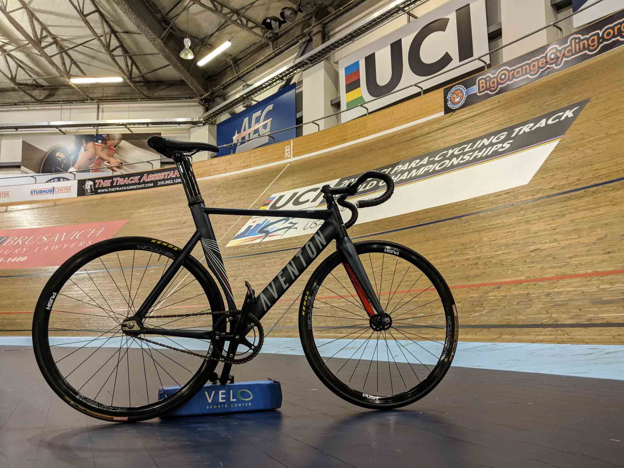 Review: New Aventon Mataro is a surprisingly race-ready, sub-$600 track bike