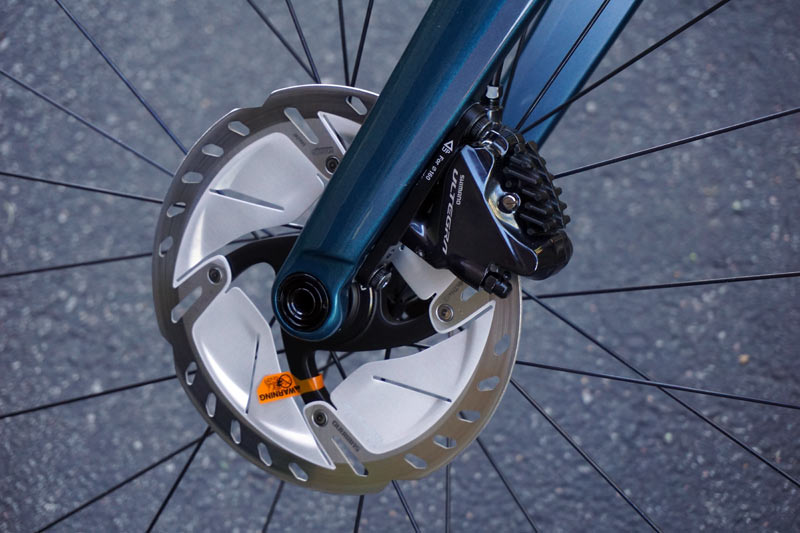 2019 Look Blade RS aero road bike with disc or rim brakes is made for comfort and speed