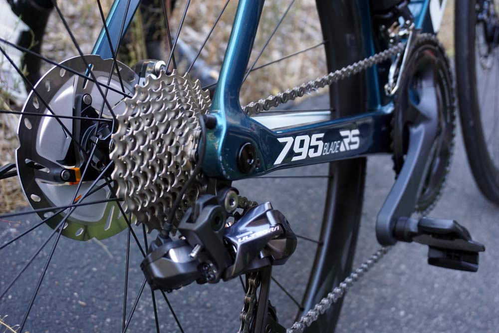 2019 Look Blade RS aero road bike with disc or rim brakes is made for comfort and speed
