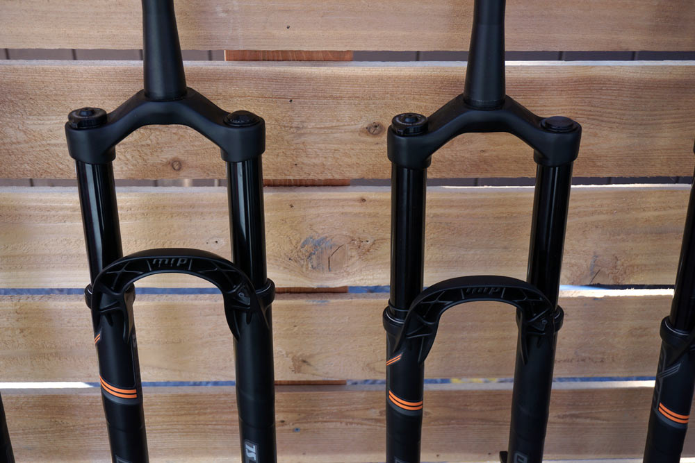 MRP Raven is a more affordable version of the Ribbon trail and enduro mountain bike suspension fork