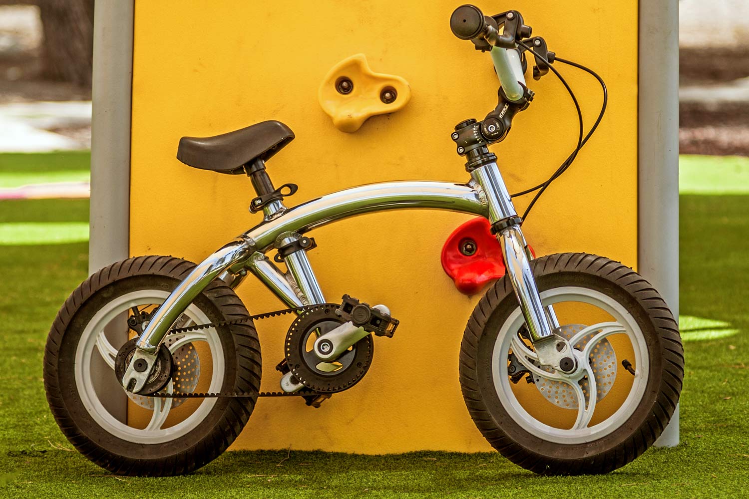 MonkeyCycle adjustable kid's bike, 8-in-1 children's bike that grows from balance bike to pedal bike