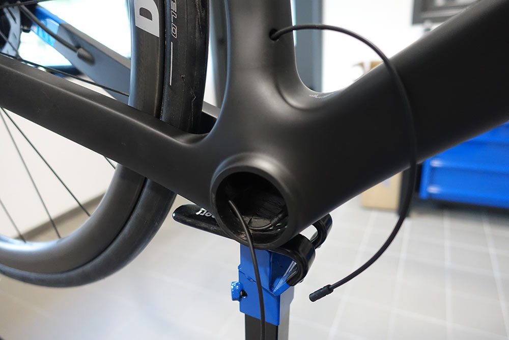 how Exept custom carbon monocoque road bikes are made