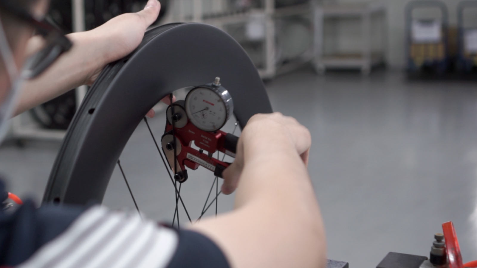 FSA tells whats the difference between handbuilt and machine built road bike and mountain bike wheels