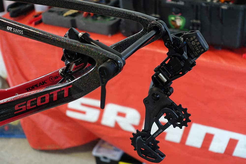 pro bike check of Kate Courtney 2019 scott spark rc full suspension race bike