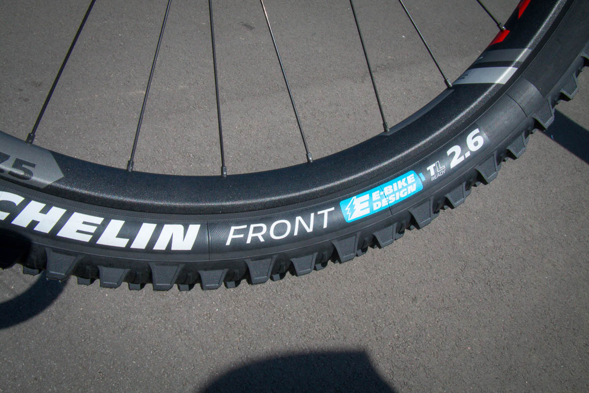 Continental teases gravel tires, Michelin DH tires to return, & more from Vee Tire Co.