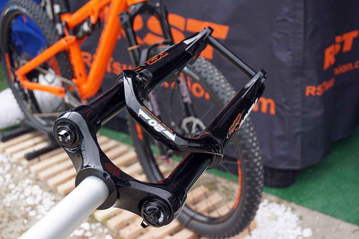 Roundup: X-Fusion H3C enduro coil shock debuts, fork coming; RST makes proper 20″ forks