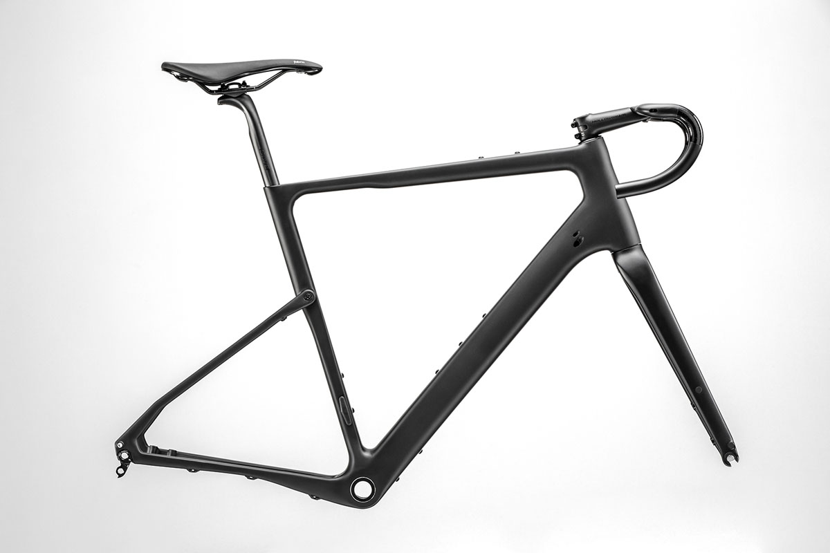 Cannondale Topstone Carbon gravel bike rolls a new frame with Kingpin rear suspension