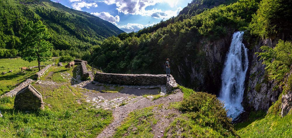 where to ride gravel roads and backroads in the spanish pyrenees mountaints