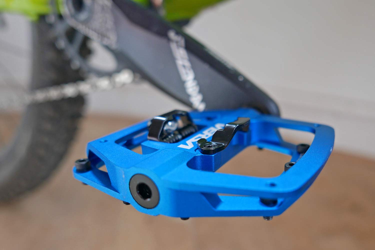 DMR Versa MTB pedals, hybrid two-sided clipless flat platform mountain bike pedals