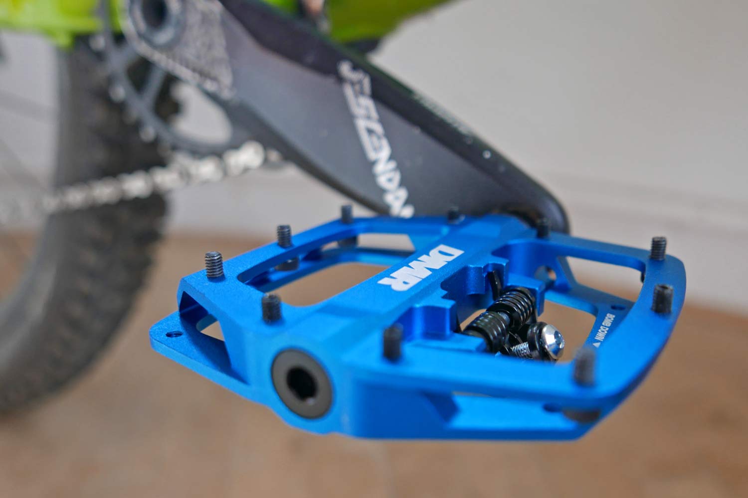 DMR Versa MTB pedals, hybrid two-sided clipless flat platform mountain bike pedals