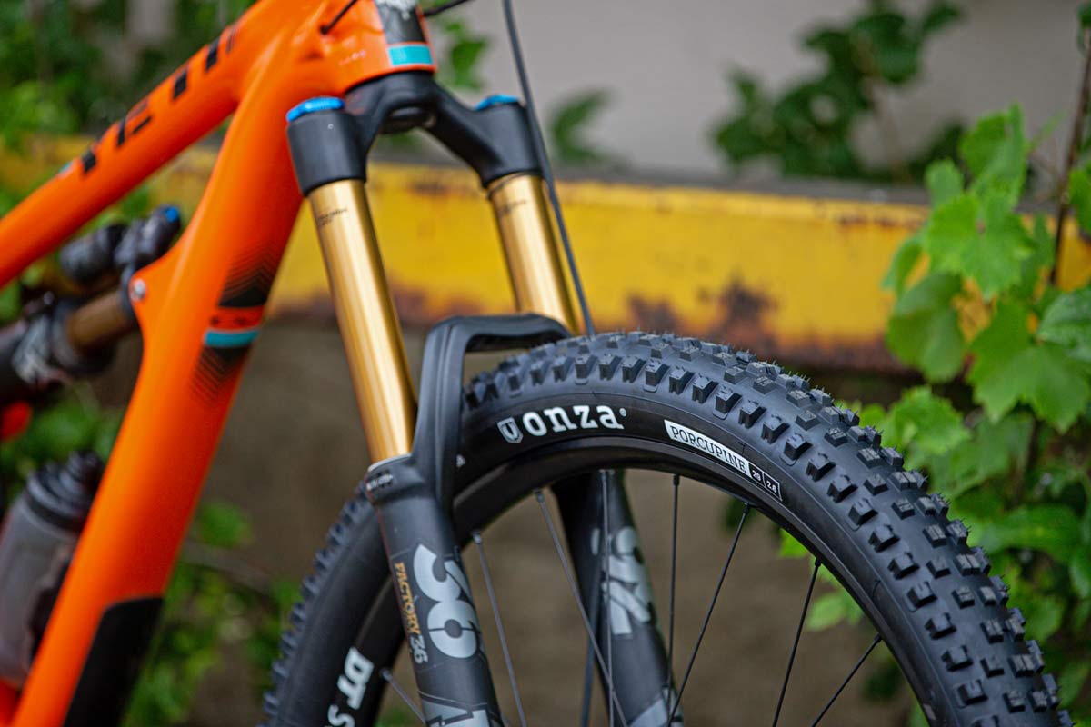 Onza Porcupine retro modern trail all-mountain bike tire